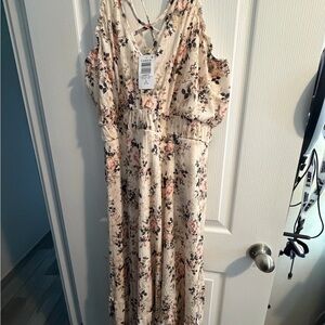 NWT Torrid Cream Floral Crisscross Maxi Dress